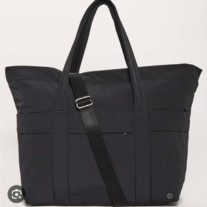 On My Level Lululemon Tote 30L - Black
